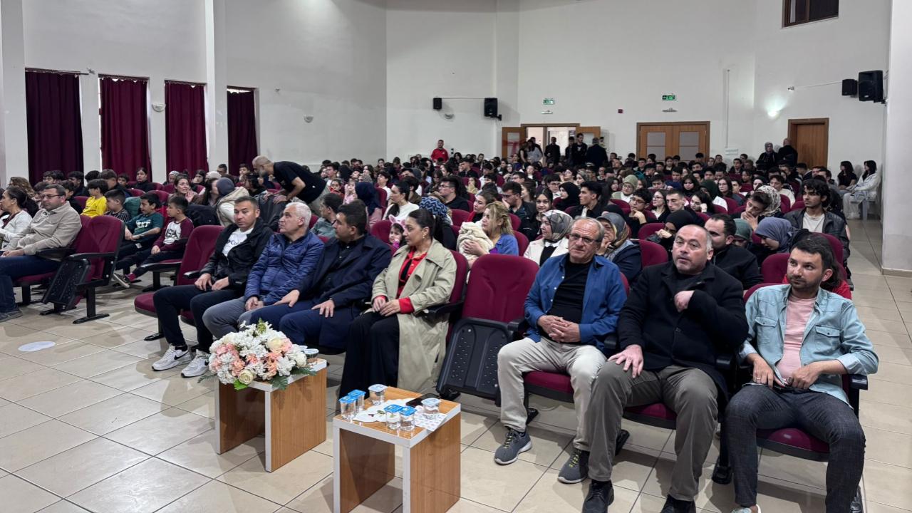 FİRAVUNLA YÜZYÜZE" ERMENEK’TE YÜREKLERE DOKUNDU