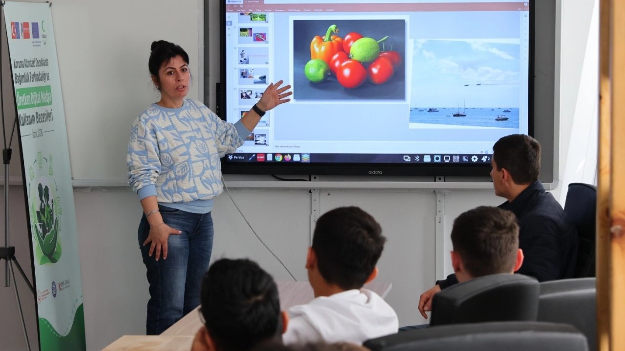 Gençler Dijital Bağımlılığa Karşı Bilinçlendirildi