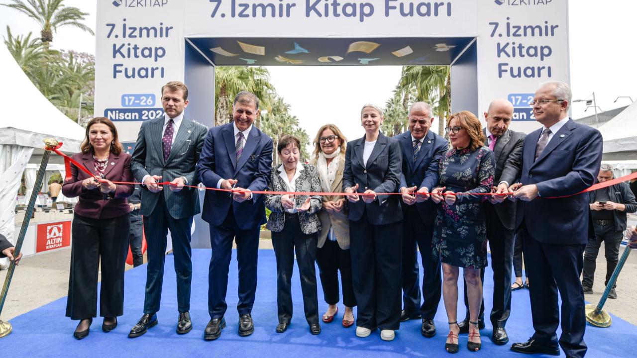 İzmir Baharı Kitapla Açtı!