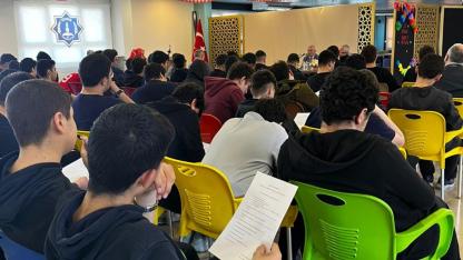 İzmir İmam Hatip Lisesi’nde “İzmir’in Hafıza Kodları” Konferansı: “Bu Toprakların Misafiri Değil, Sahibiyiz!”