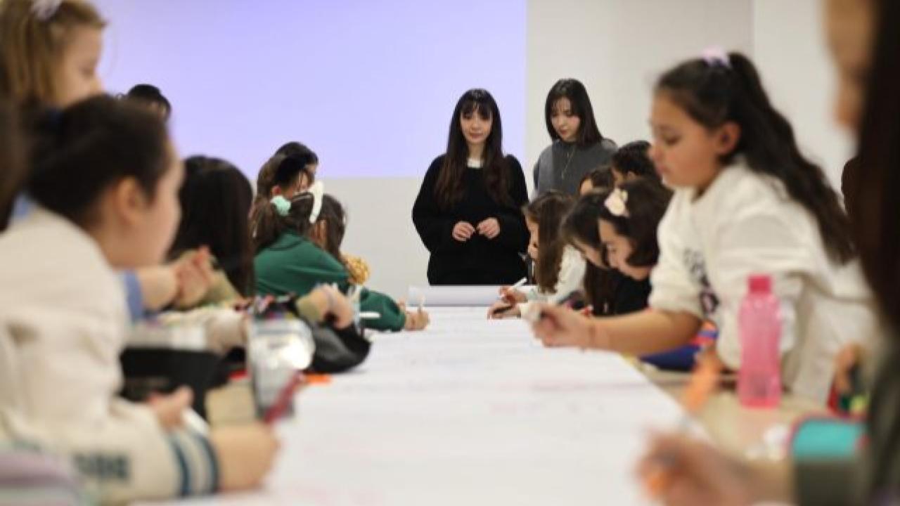 İzmir’de Çocuklar Kendi Kitaplarını Yazdı