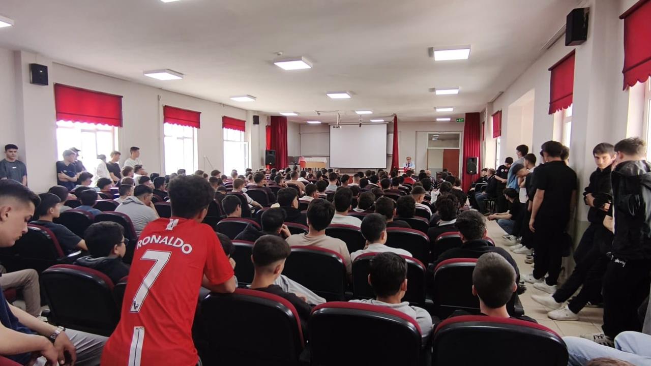 SİLİFKE GENÇLİK KAMPI GEZİSİ ÖNCESİ BİLGİLENDİRME TOPLANTISI GERÇEKLEŞTİRİLDİ