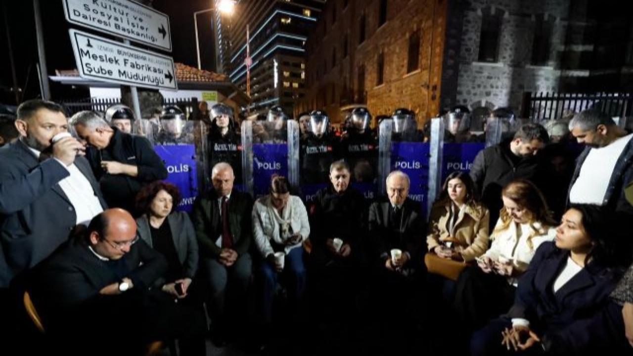 Tugay Sabaha Kadar Direndi! İzmir’de Gergin Bekleyiş