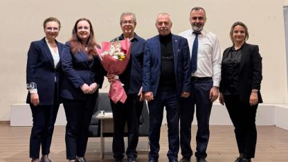 Türkçe, Bozkırda Dörtnala Koşan Bir Atın Ahengini Taşır"