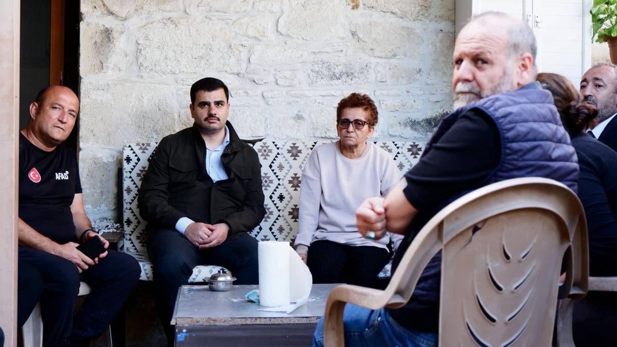 AK Partili İnan, Foça’daki sel felaketinde vatandaşların yanında