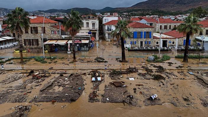 Taner Acar CHP’li Foça Belediyesi’ni Hedef Aldı
