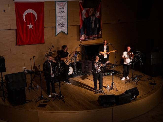 Buray İzmir’de coşturdu!