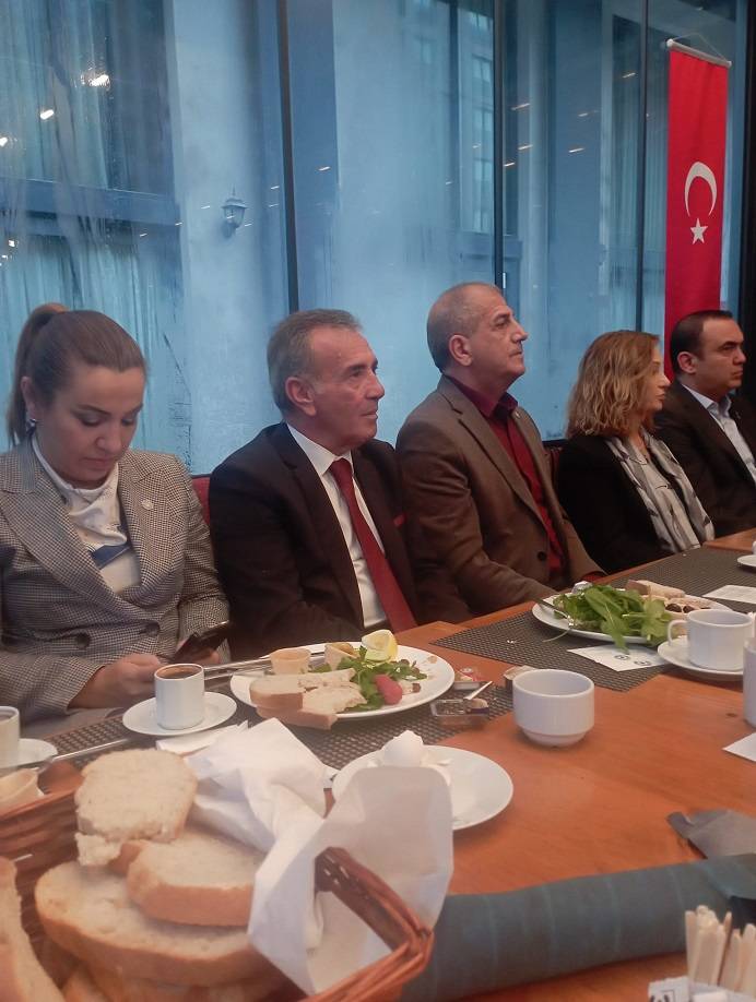 İzmir’de AVAZ Buluşması: Siyaset ve STK’lar Ortak Akıl İçin Bir Arada