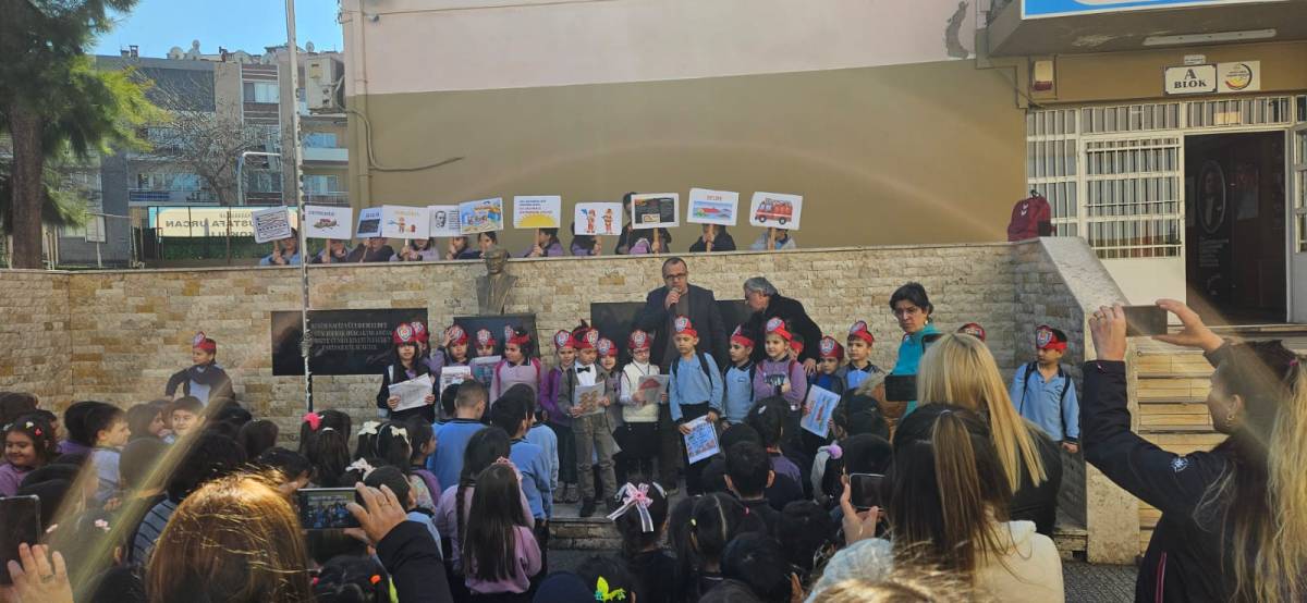 Minikler Deprem Bilincini Sahneye Taşındı