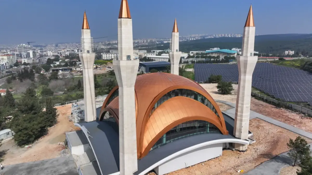 5 bin kişilik cami ibadete hazırlanıyor