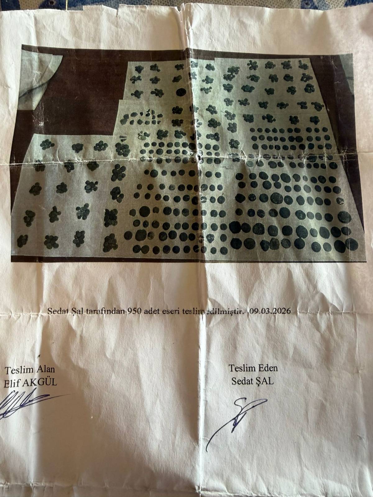 Duvar Dibinde Buldu, Devlete Kazandırdı