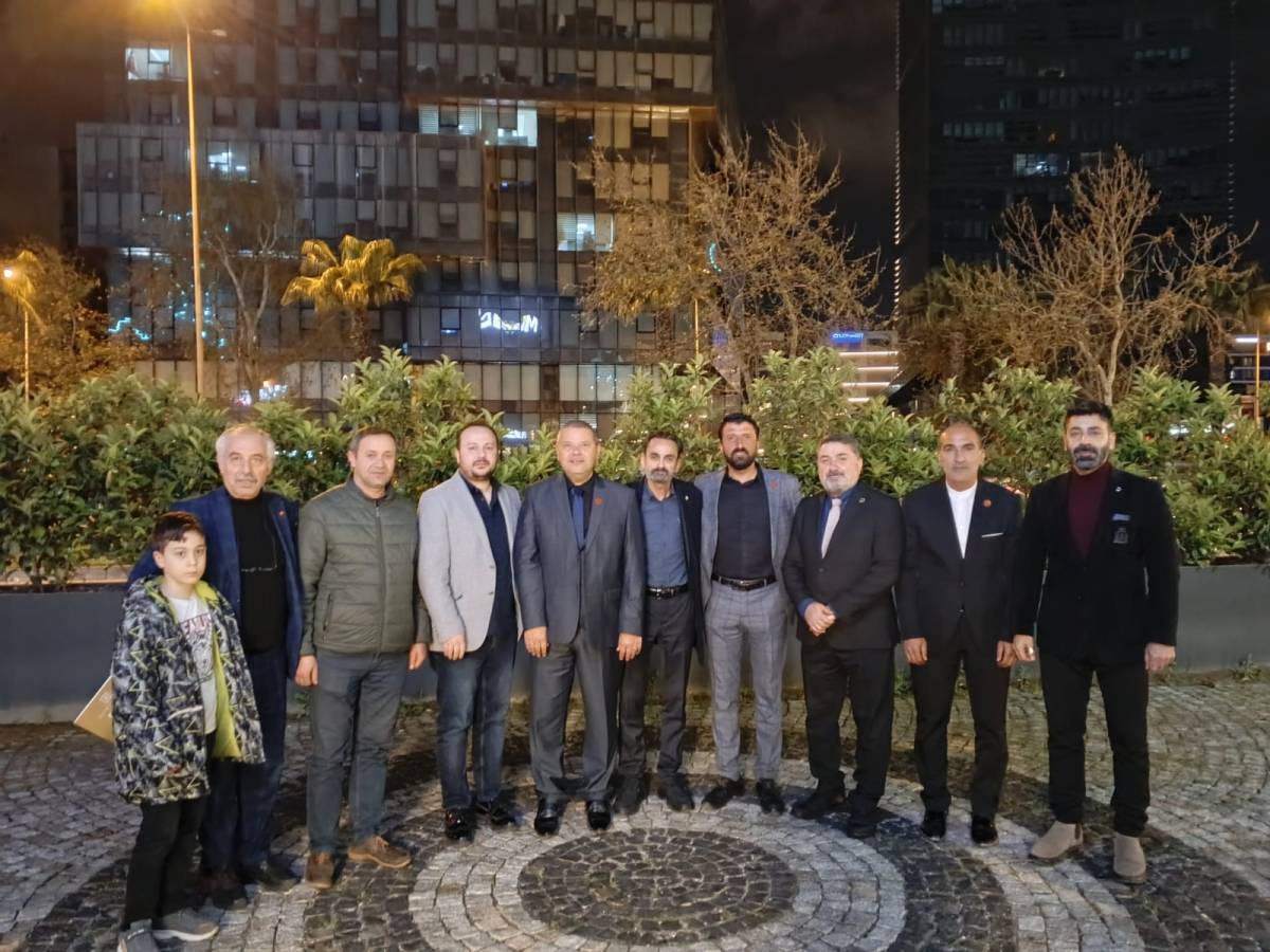 İzmir’de Unutulmayan Lider İçin Anlamlı Program