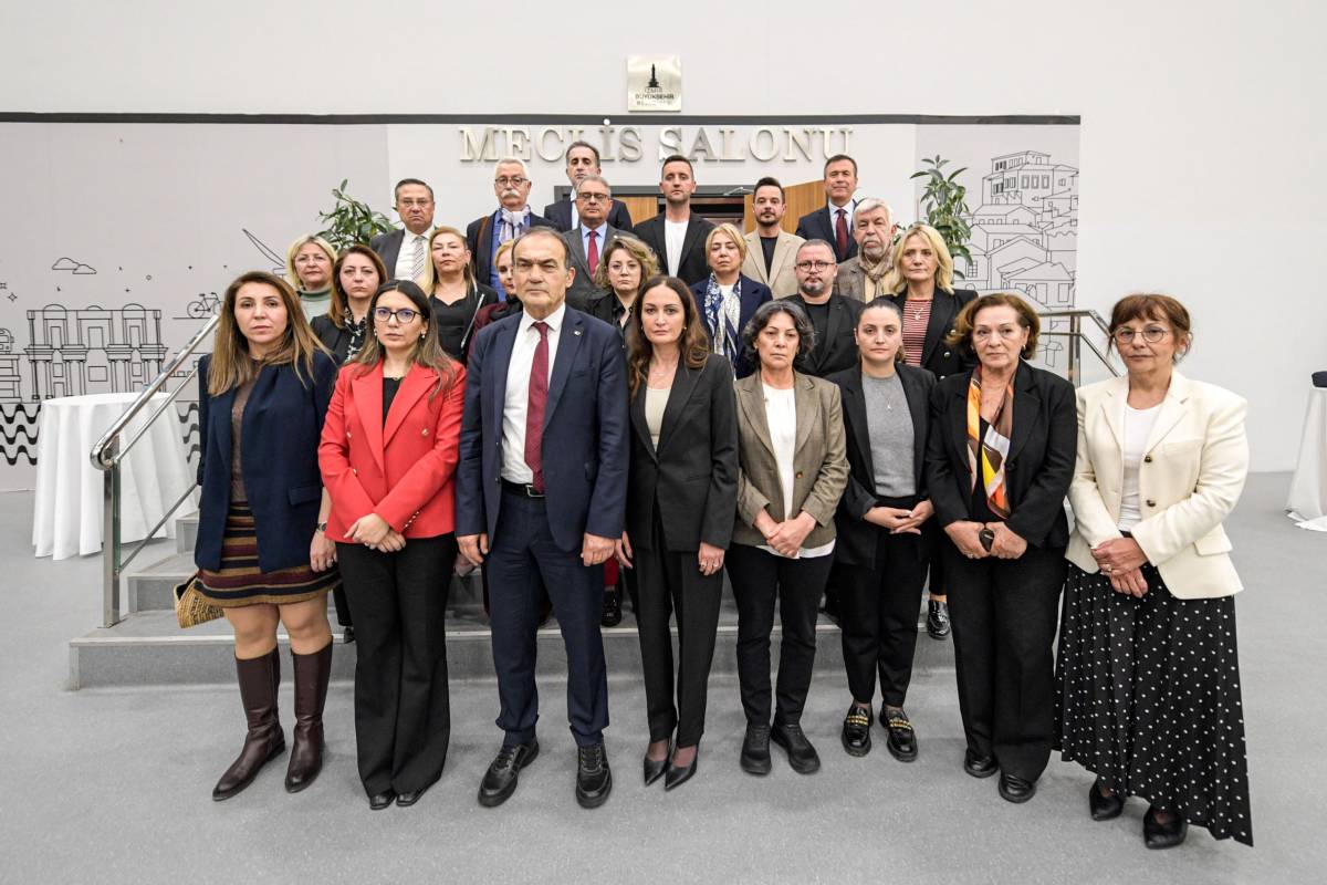 İzmir Büyükşehir Meclisi’nde Kavga!