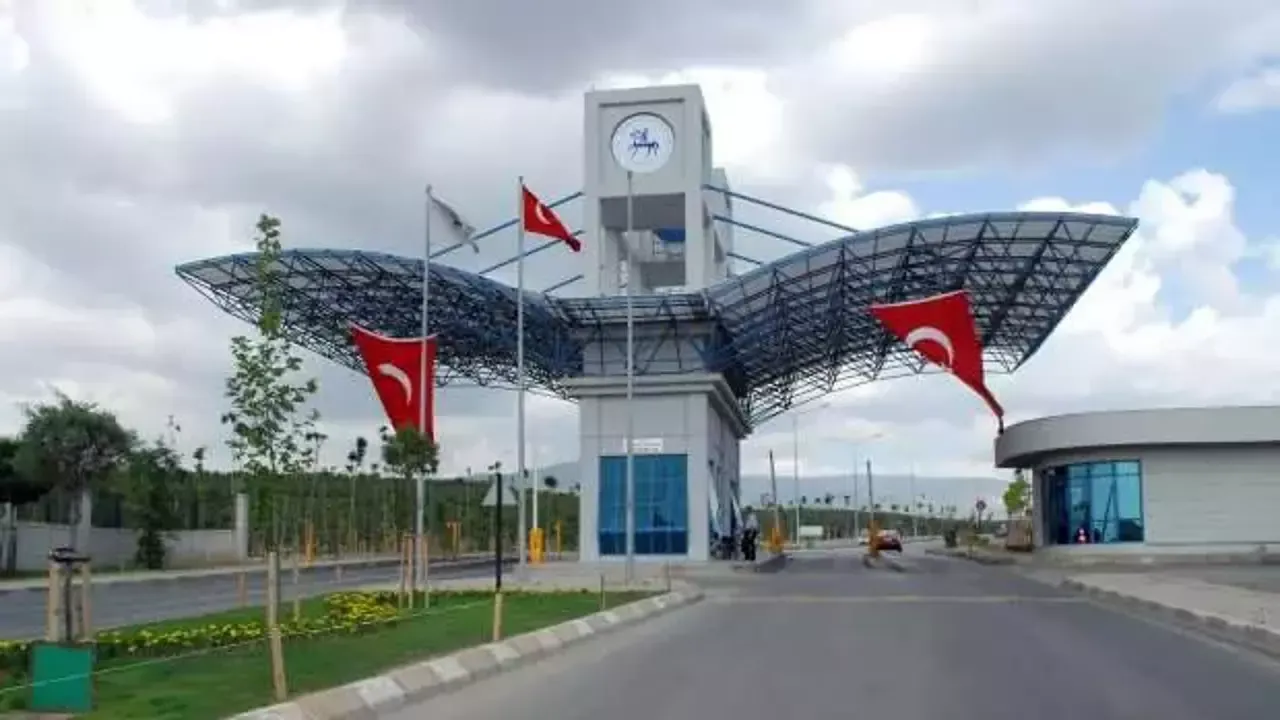 DEÜ Buca Erkek Yurdu Yıl Kapalı